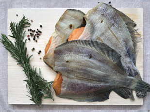 Соус Гуакамоле (90 гр): Камбала камчатская вяленая с икрой