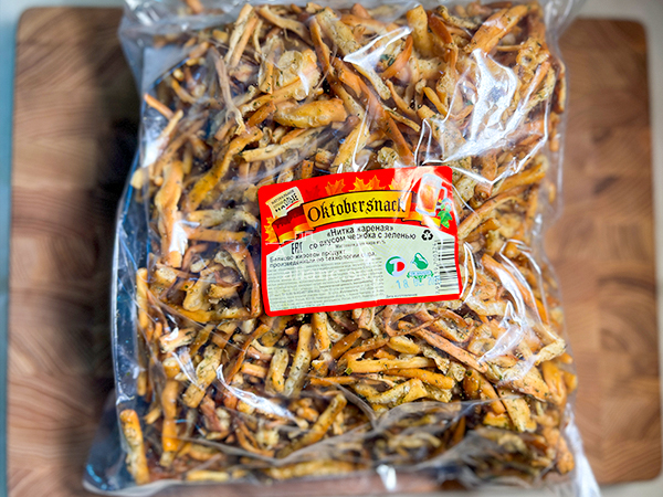 Нитка ЖАРЕНАЯ "Чеснок с зеленью" Oktobersnack 1 кг (сырный продукт) в Королеве